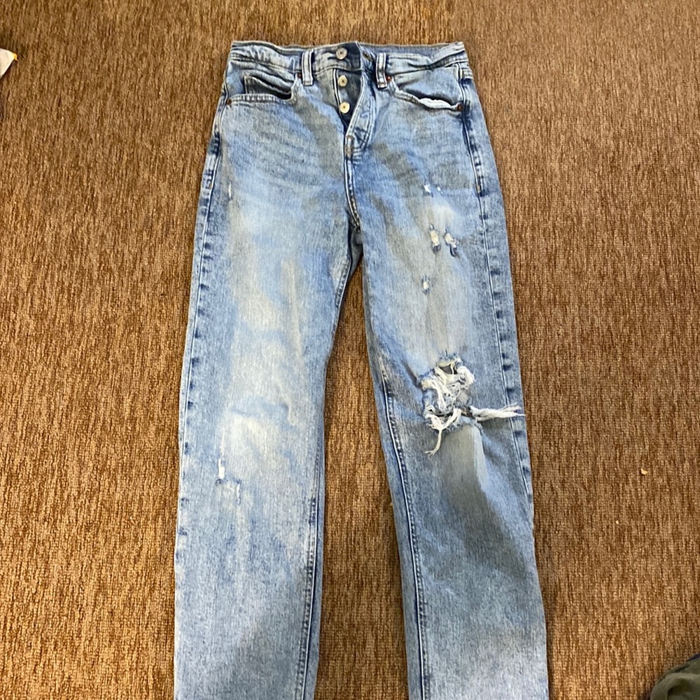 LIKE NEW Old Navy distressed jeans, knee rips